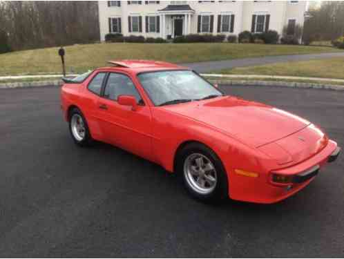 Porsche 944 2 door coupe (1984)