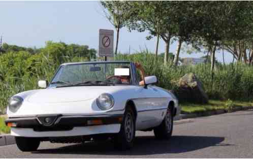 Alfa Romeo Spider Veloce (1985)