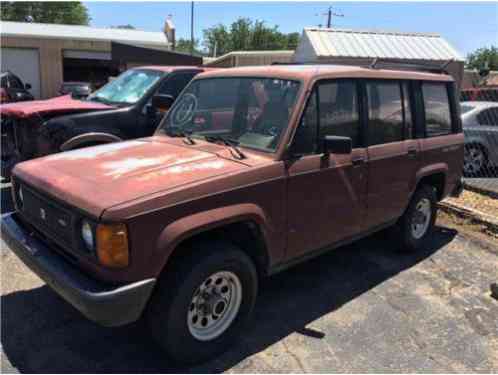 Isuzu Trooper Deluxe (1986)