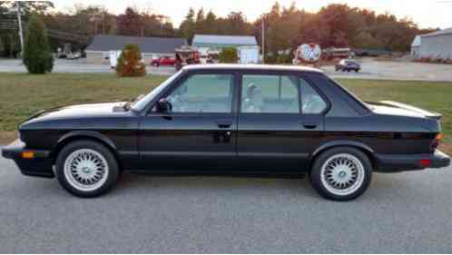 BMW M5 Base Sedan 4-Door (1988)