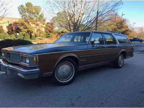 Oldsmobile Custom Cruiser (1988)