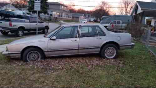 OLdsmobile Delta 88 (1989)