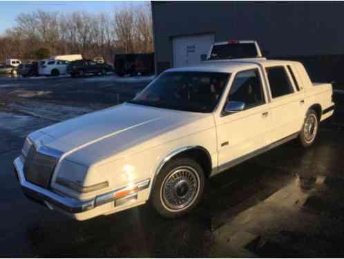 Chrysler Imperial Base Sedan 4-Door (1990)