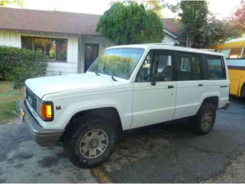 Isuzu Trooper LS Sport Utility (1990)