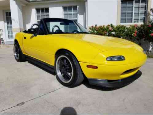 Mazda MX-5 Miata Base Convertible (1991)