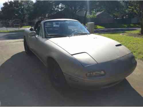 Mazda MX-5 Miata Base Convertible (1991)