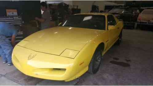 Pontiac Firebird Base (1991)