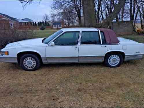 Cadillac DeVille Base Sedan 4-Door (1993)