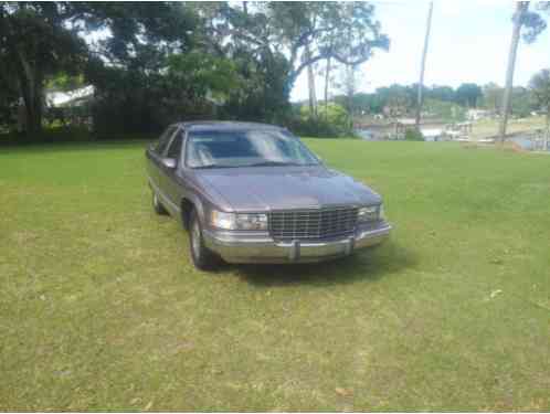 Cadillac Fleetwood Base Sedan (1993)