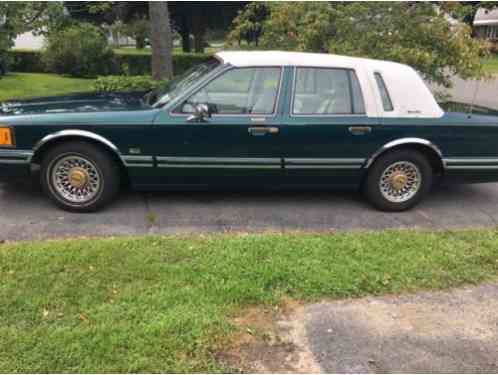 Lincoln Town Car (1993)