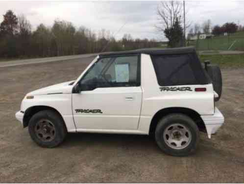 Geo TRACKER Base Convertible 2-Door (1994)