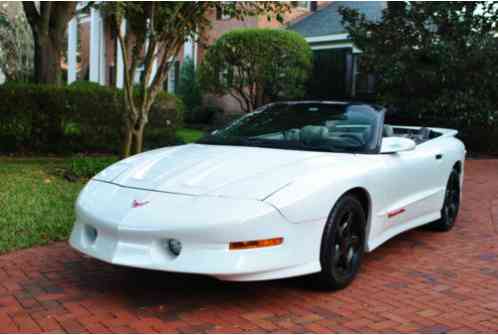 Pontiac Firebird Convertible 5. 7 (1995)