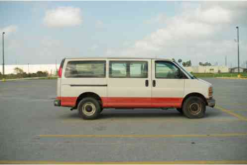 1997 GMC Savana Base Standard Passenger Van 3-Door