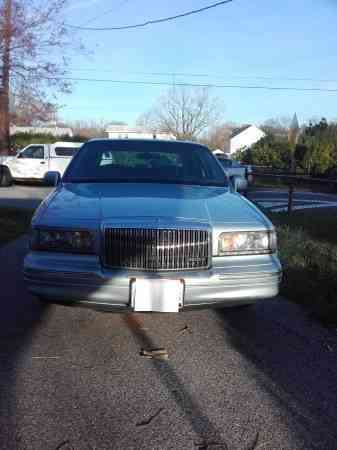 Lincoln Town Car Executive Sedan (1997)