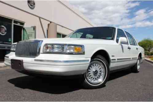 1997 Lincoln Town Car Signature 43, 059 MILES