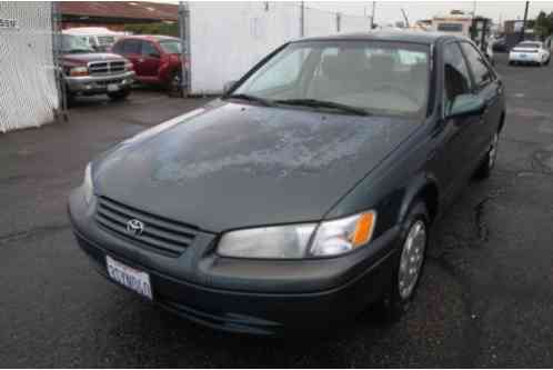 Toyota Camry LE Sedan 4-Door (1997)