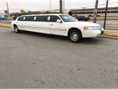 Lincoln Town Car limousine (1998)