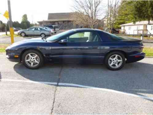 Pontiac Firebird Base Coupe 2-Door (1998)