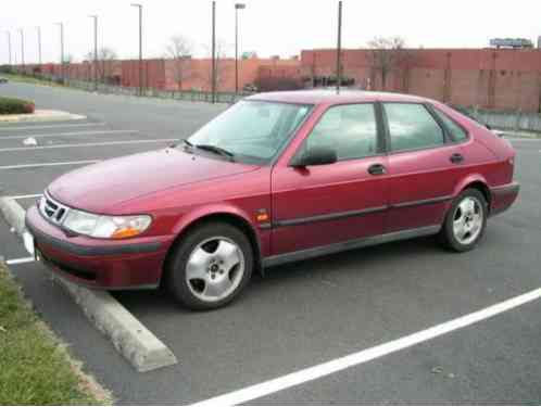 Saab 9-3 Base Hatchback 4-Door (1999)