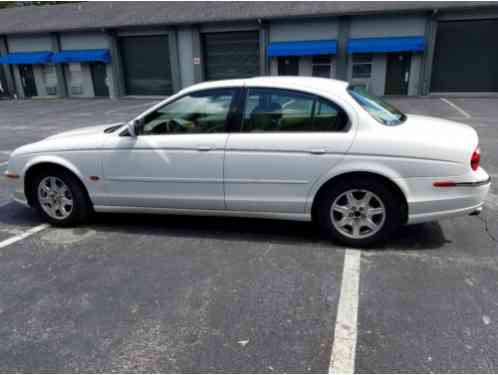 Jaguar S-Type Base Sedan 4-Door (2000)