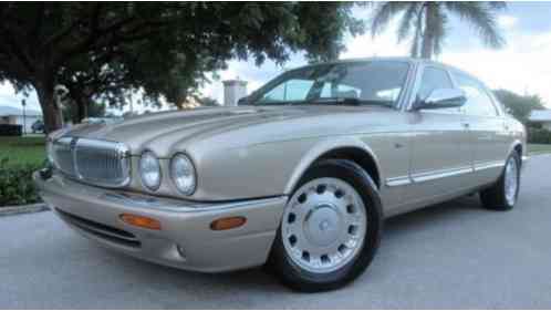 Jaguar XJ8 4 Door (2000)