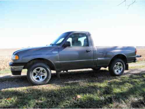 2000 Mazda B-Series Pickups SE Standard Cab Pickup 2-Door