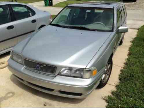 Volvo V70 station wagon (2000)