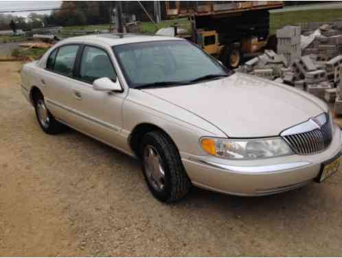 Lincoln Continental Base Sedan (2001)