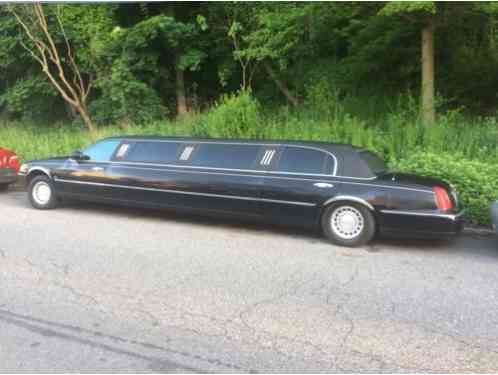 Lincoln Town Car Limousine (2001)