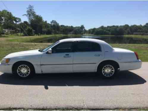 2001 Lincoln Town Car Signature