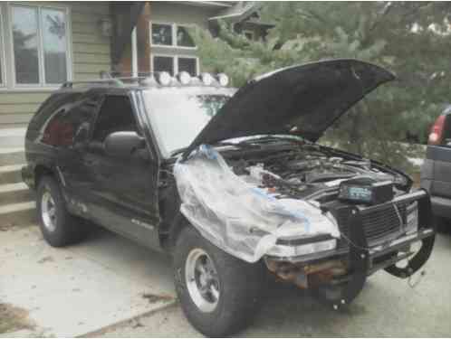 Chevrolet Blazer LS Sport Utility (2002)