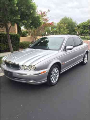 Jaguar X-Type Base Sedan 4-Door (2002)