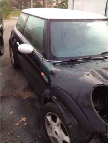 Mini Cooper Base Hatchback 2-Door (2002)