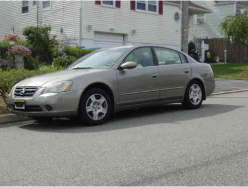 Nissan Altima Base Sedan 4-Door (2002)