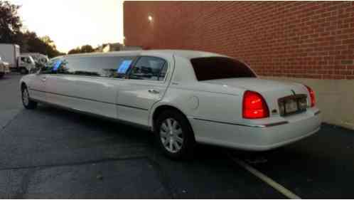 2003 Lincoln Town Car Limo