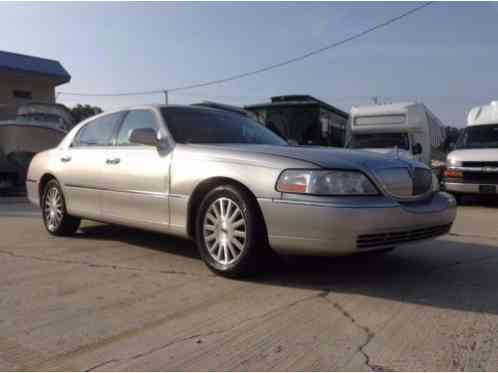 2003 Lincoln Town Car Signature