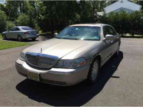 Lincoln Town Car Signature (2003)