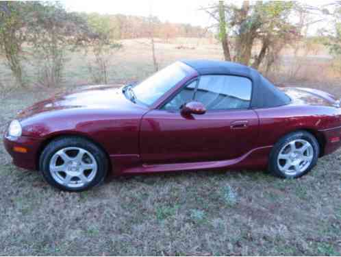 Mazda MX-5 Miata Base Convertible (2003)