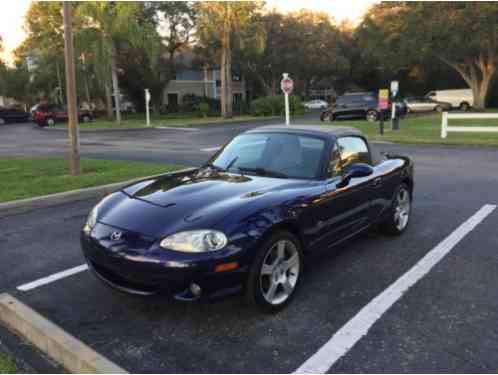 Mazda MX-5 Miata SE Convertible (2003)