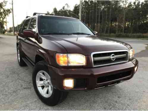 Nissan Pathfinder SE Sport Utility (2003)