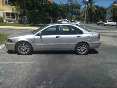 Volvo S40 Base Sedan 4-Door (2003)