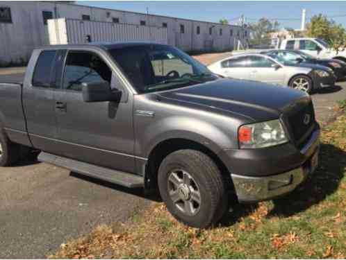 Ford F-150 XL Extended Cab Pickup (2004)