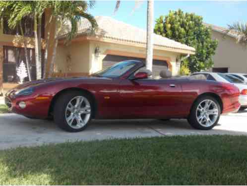 Jaguar XK8 Base Convertible 2-Door (2004)