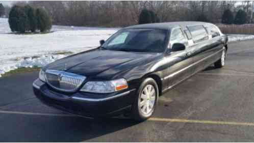 2004 Lincoln Town Car Executive 4dr Sedan