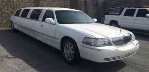 2004 Lincoln Town Car Executive Town Car Limo