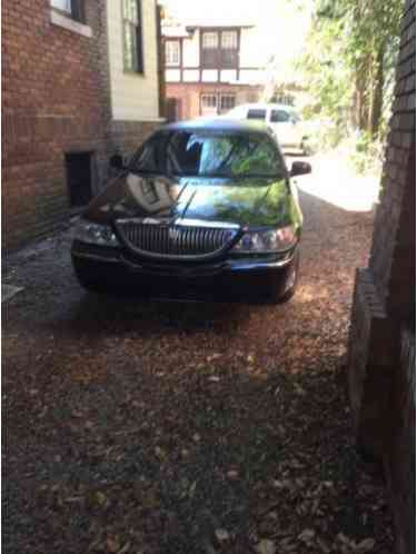 2004 Lincoln Town Car Limousine