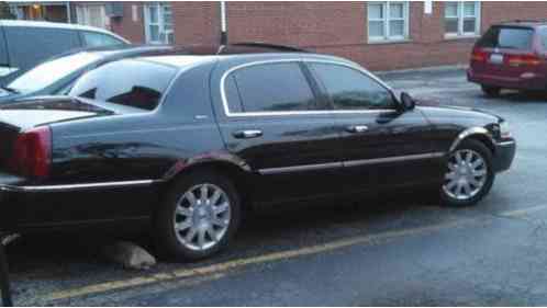 Lincoln Town Car Ultimate Sedan (2004)