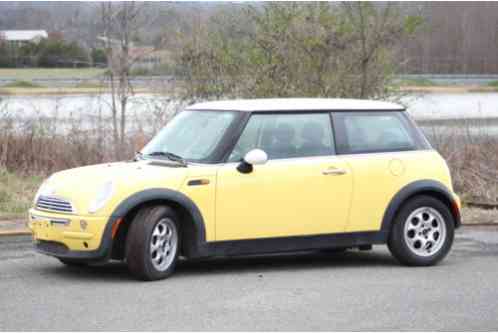 2004 Mini Cooper Base Coupe 2-door with hatch