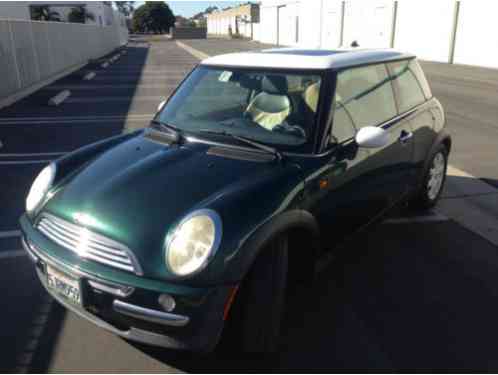 Mini Cooper Base Hatchback 2-Door (2004)