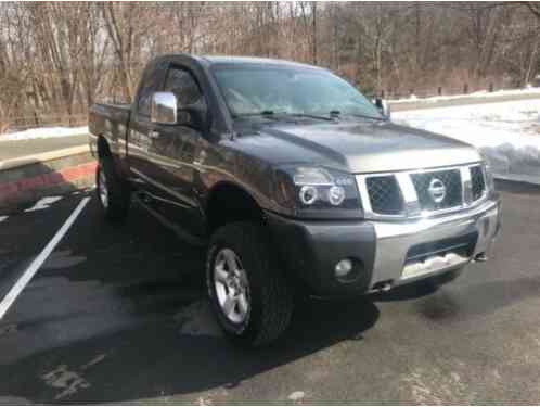 Nissan Titan 4X4 / SE / 4 DOOR (2004)